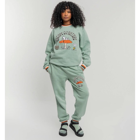 😍 PARKS PROJECT X PEANUTS SNOOPY FLEECE CREW TOP - Picture 3 of 16